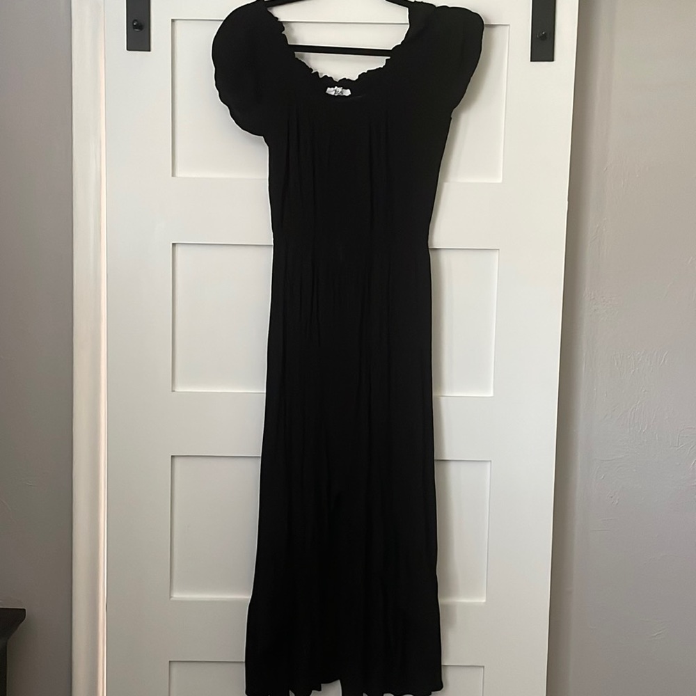 Carly Jean Los Angeles classic black dress
